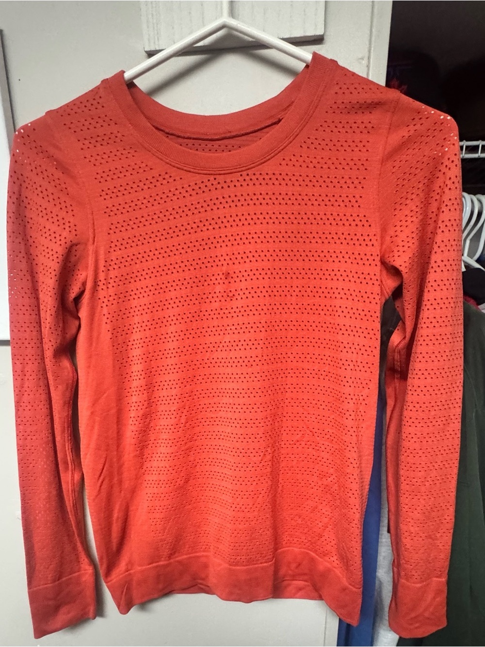 Lululemon Breeze By Long Sleeve Running Shirt Orange Perforated Seamless Size 4 - Picture 4 of 5